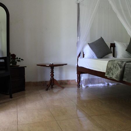 Sun And Surf Rest Hotel Ahangama Luaran gambar