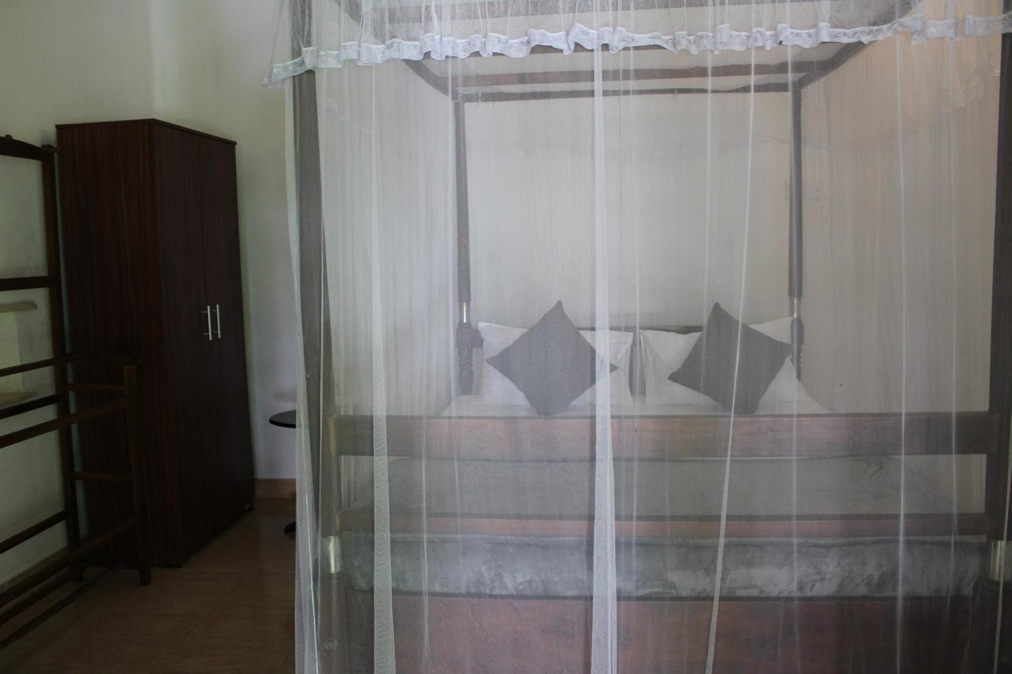 Sun And Surf Rest Hotel Ahangama Luaran gambar