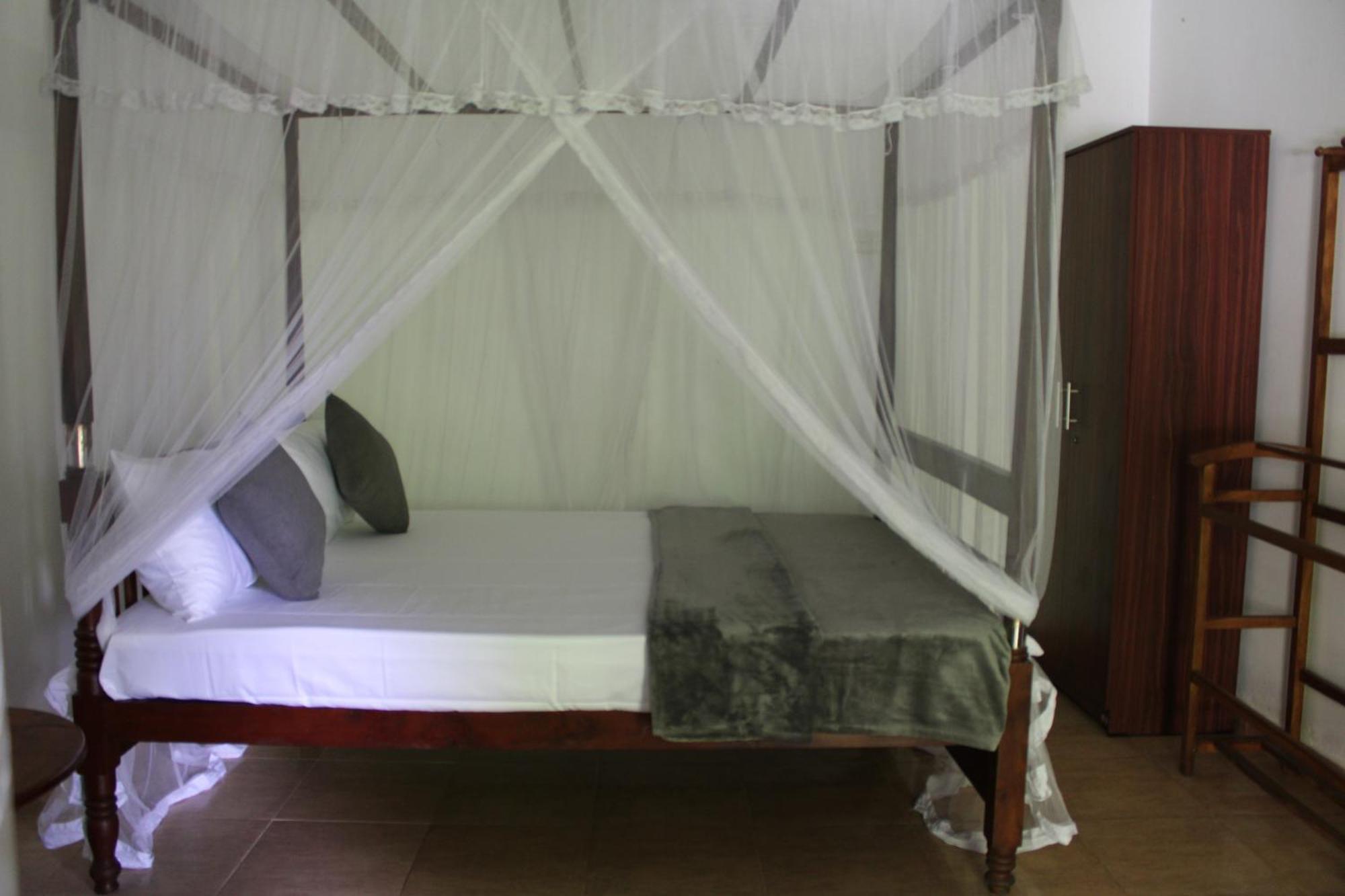Sun And Surf Rest Hotel Ahangama Luaran gambar