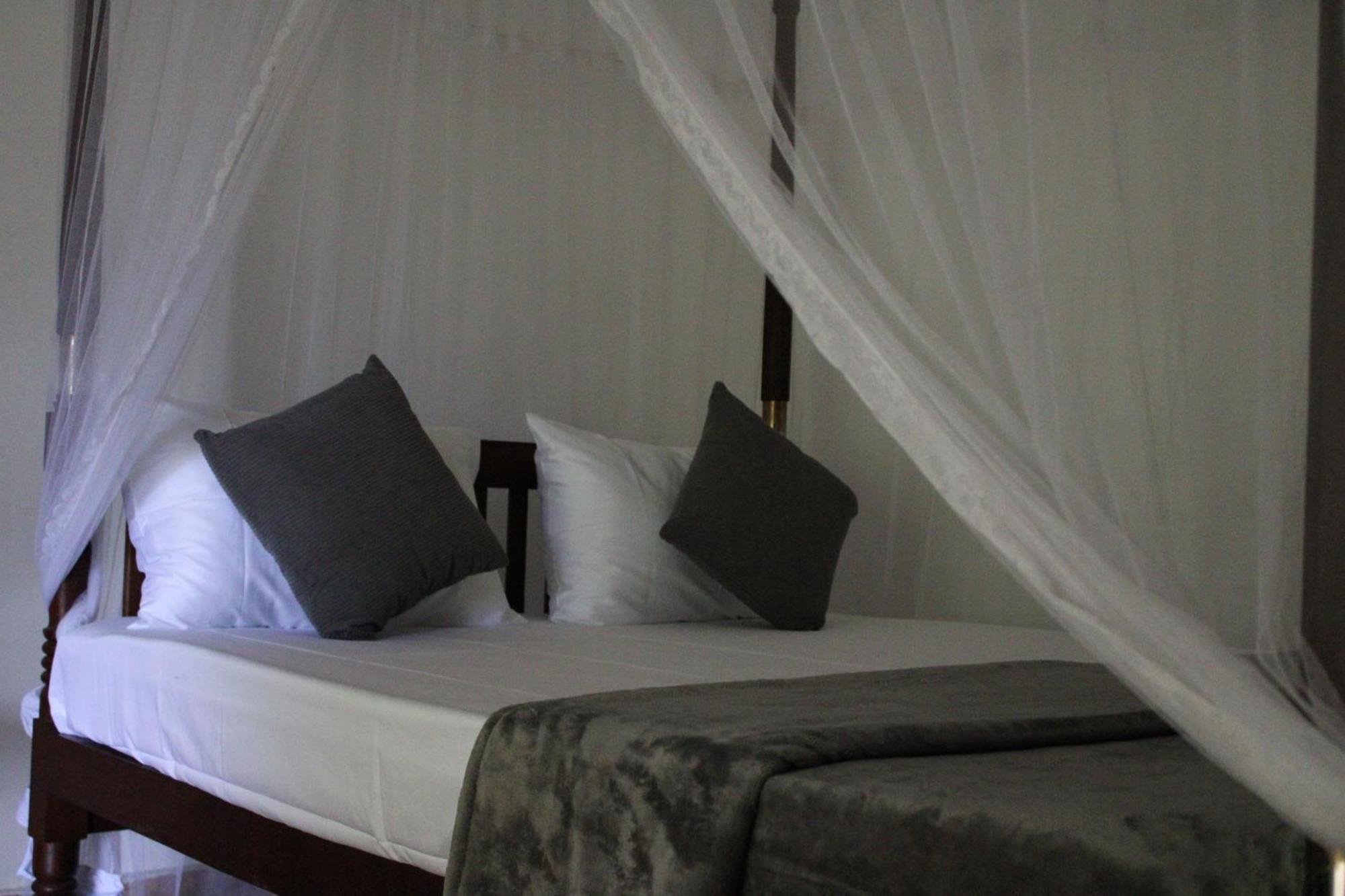 Sun And Surf Rest Hotel Ahangama Luaran gambar