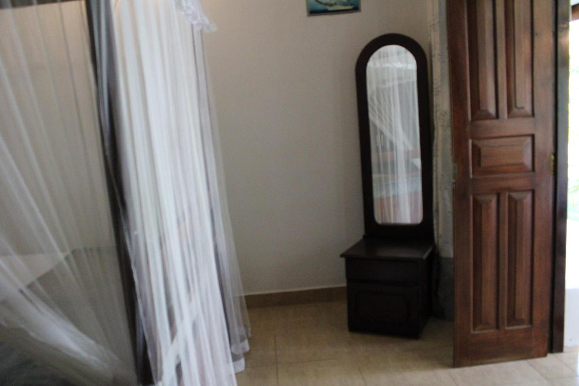 Sun And Surf Rest Hotel Ahangama Luaran gambar