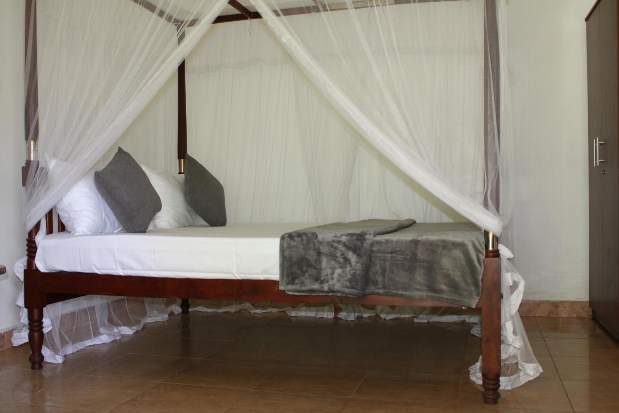 Sun And Surf Rest Hotel Ahangama Luaran gambar