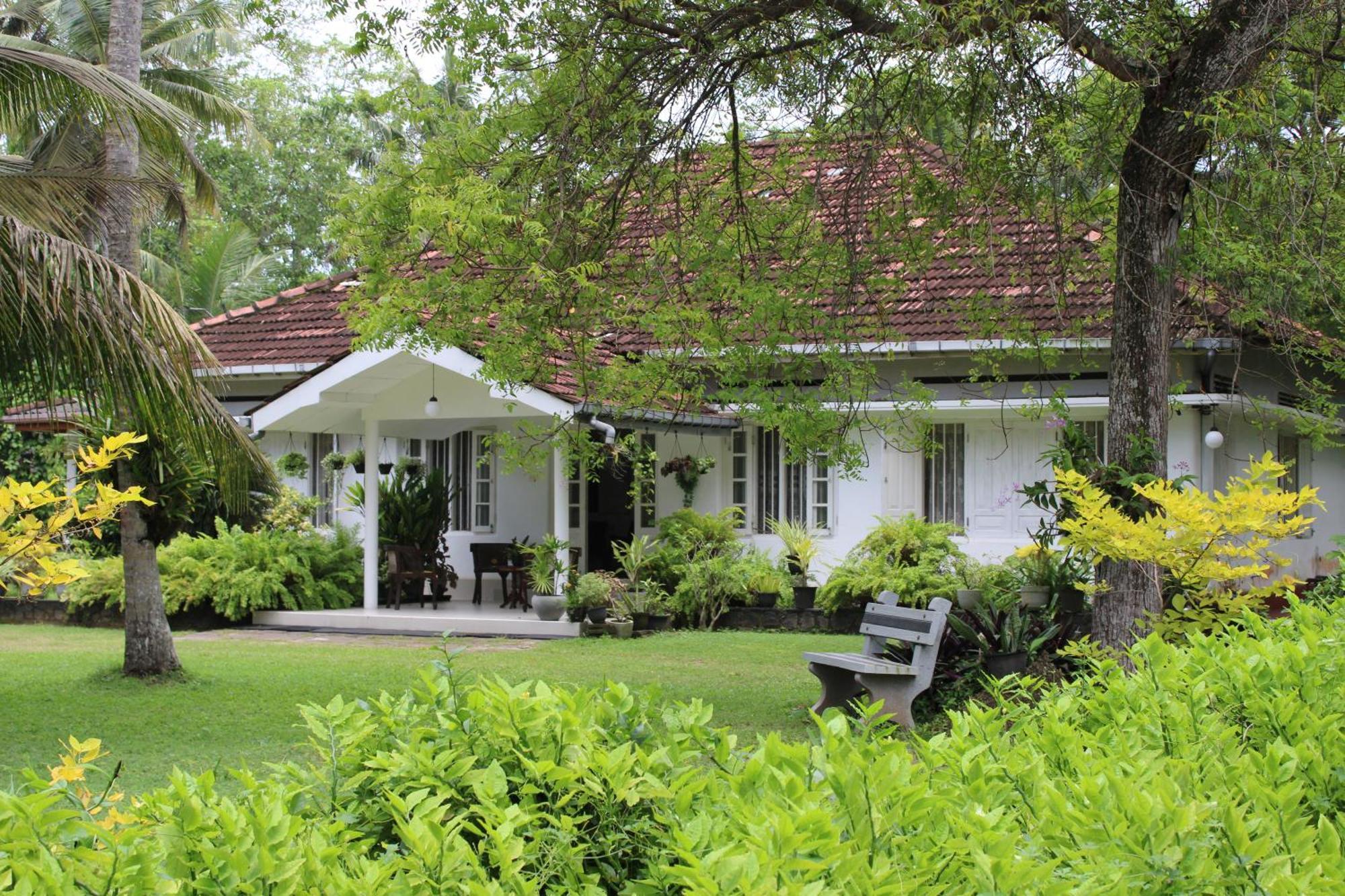 Sun And Surf Rest Hotel Ahangama Luaran gambar