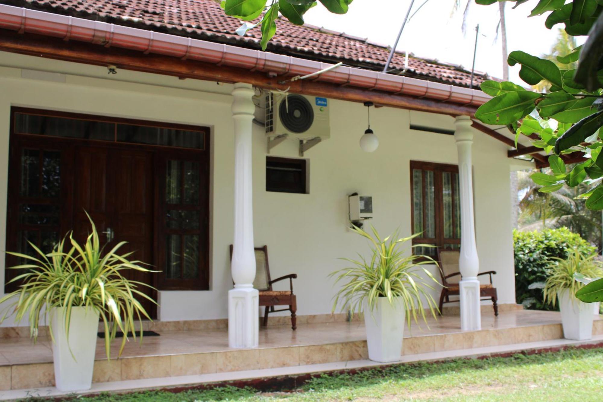 Sun And Surf Rest Hotel Ahangama Luaran gambar
