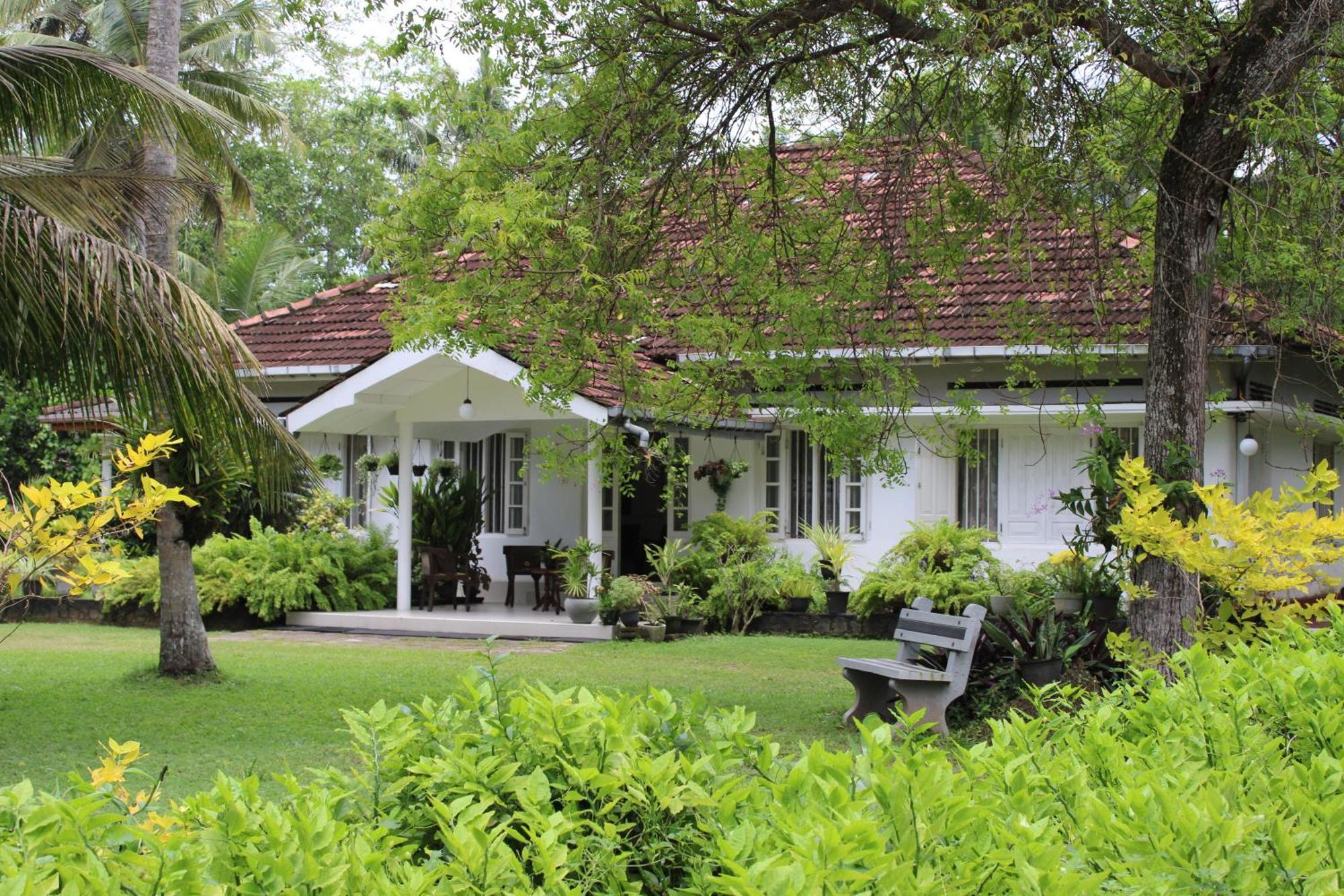 Sun And Surf Rest Hotel Ahangama Luaran gambar