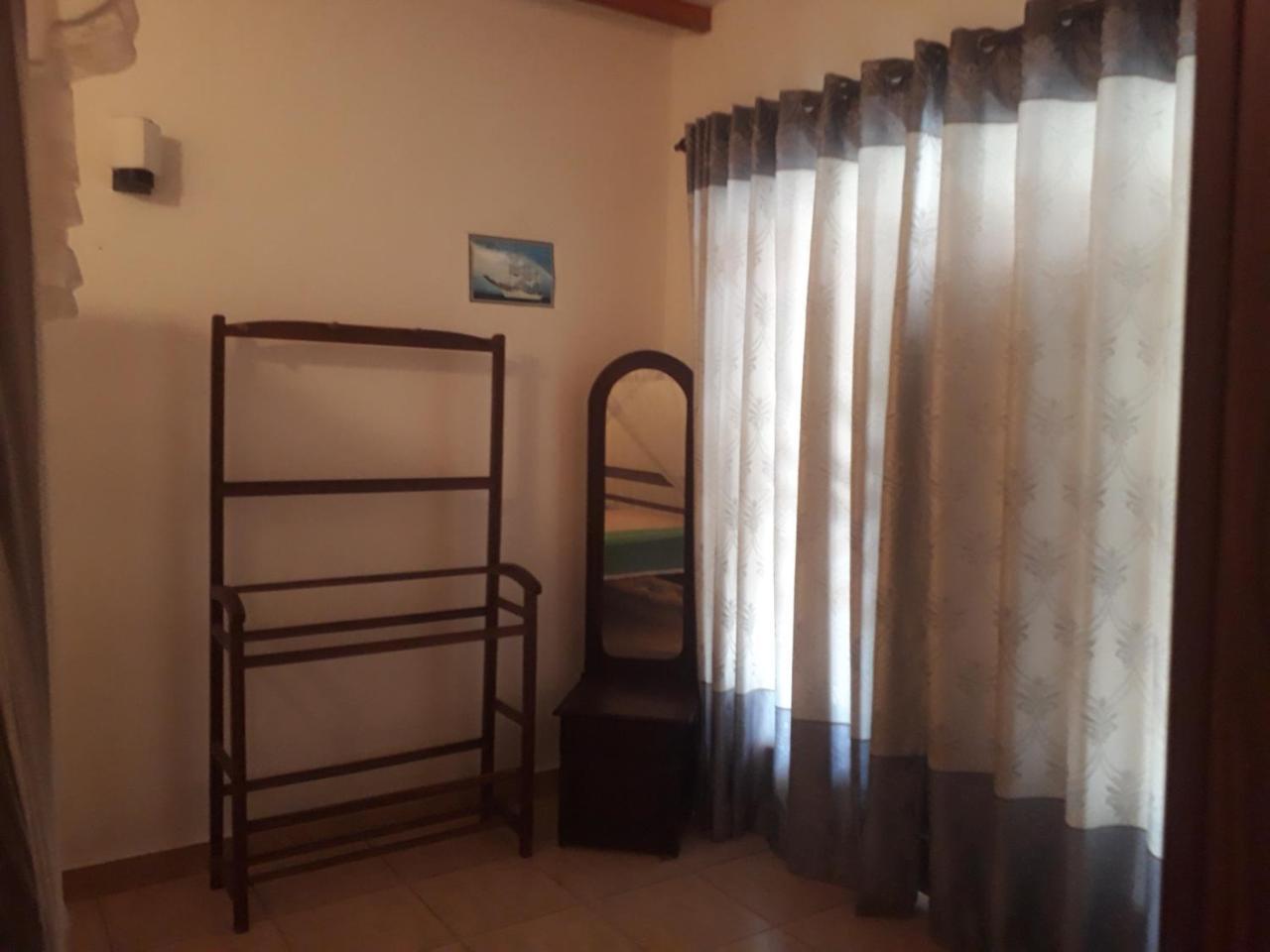 Sun And Surf Rest Hotel Ahangama Luaran gambar