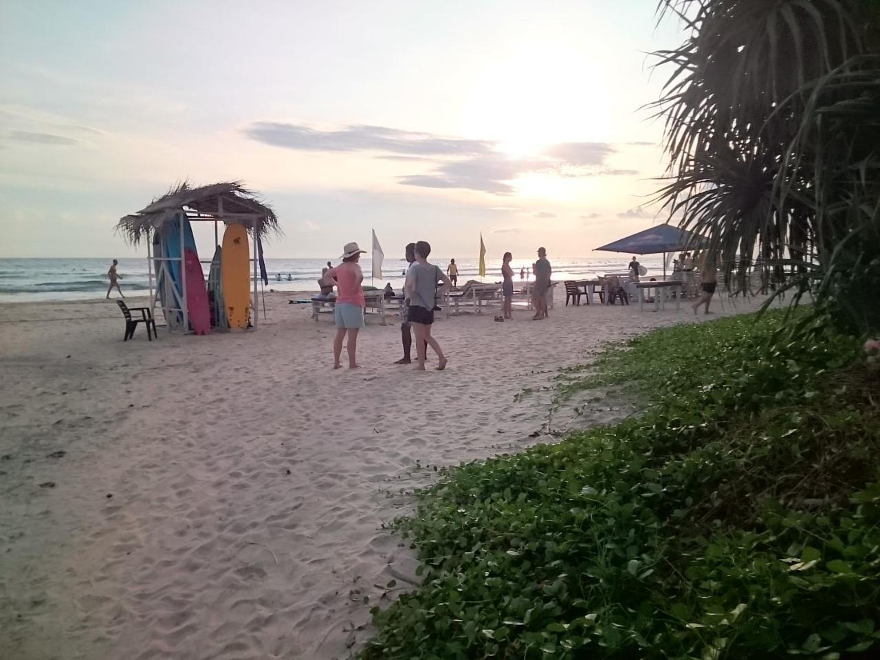 Sun And Surf Rest Hotel Ahangama Luaran gambar