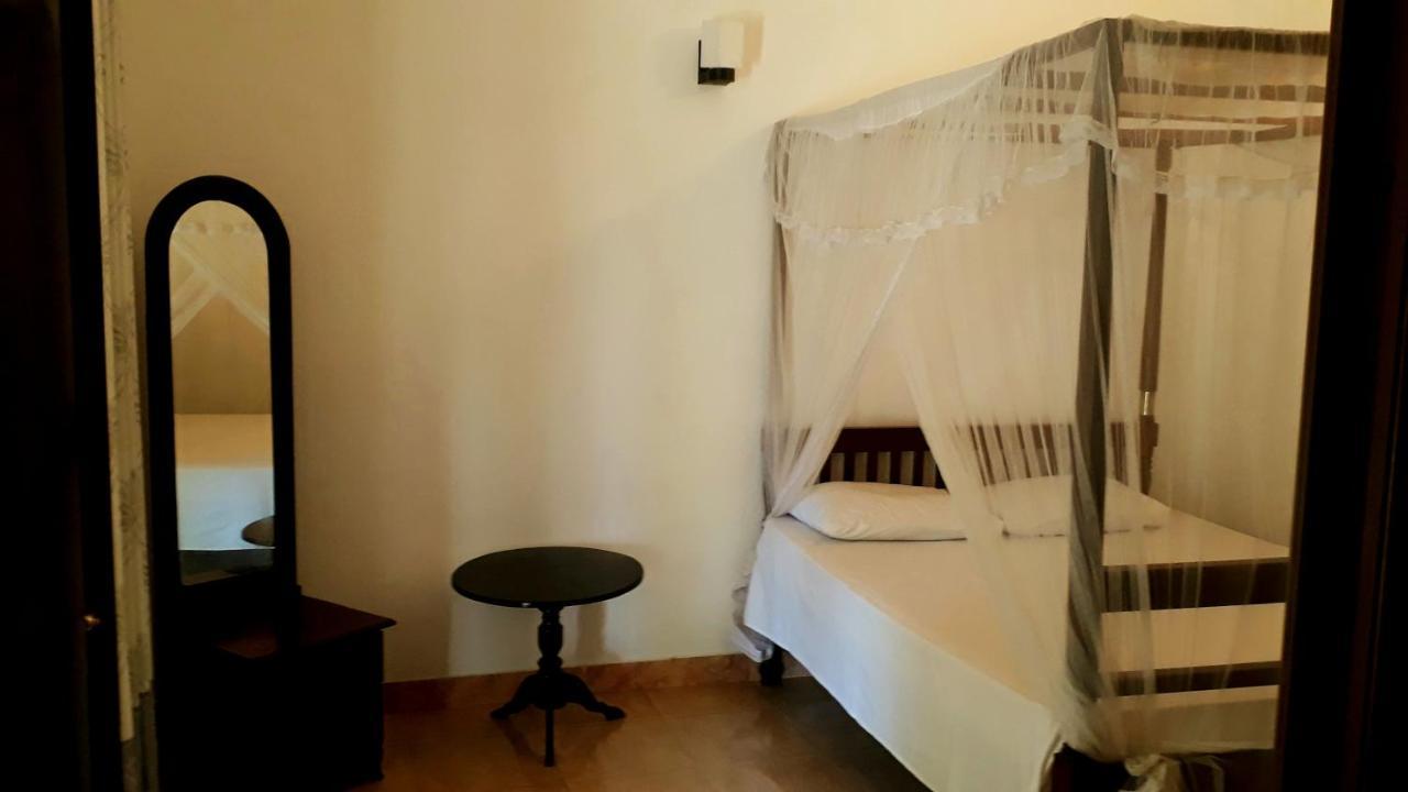 Sun And Surf Rest Hotel Ahangama Luaran gambar